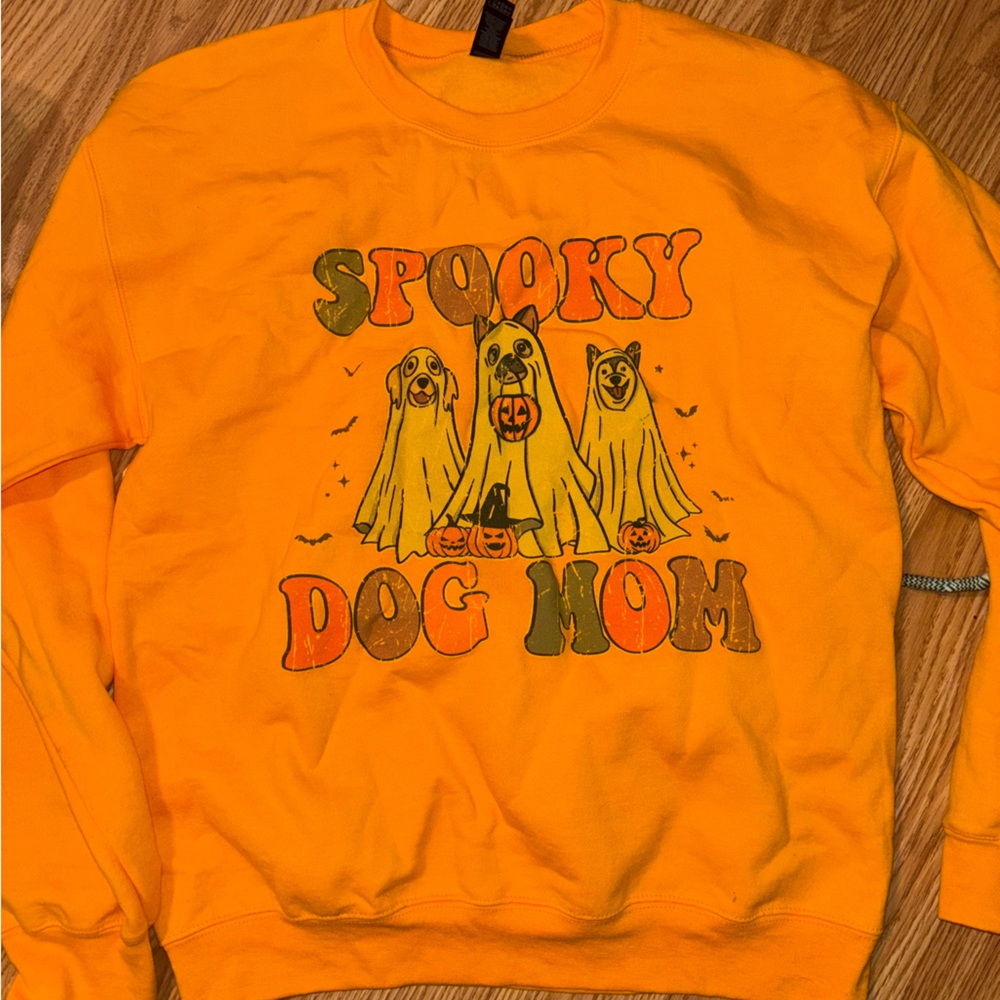 Gildan Heavy Blend Orange Sweatshirt. Medium